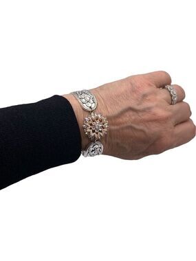 Vintage Style Floral Bracelet Holiday Gift Iridescent Ginger Snap 18mm NWT